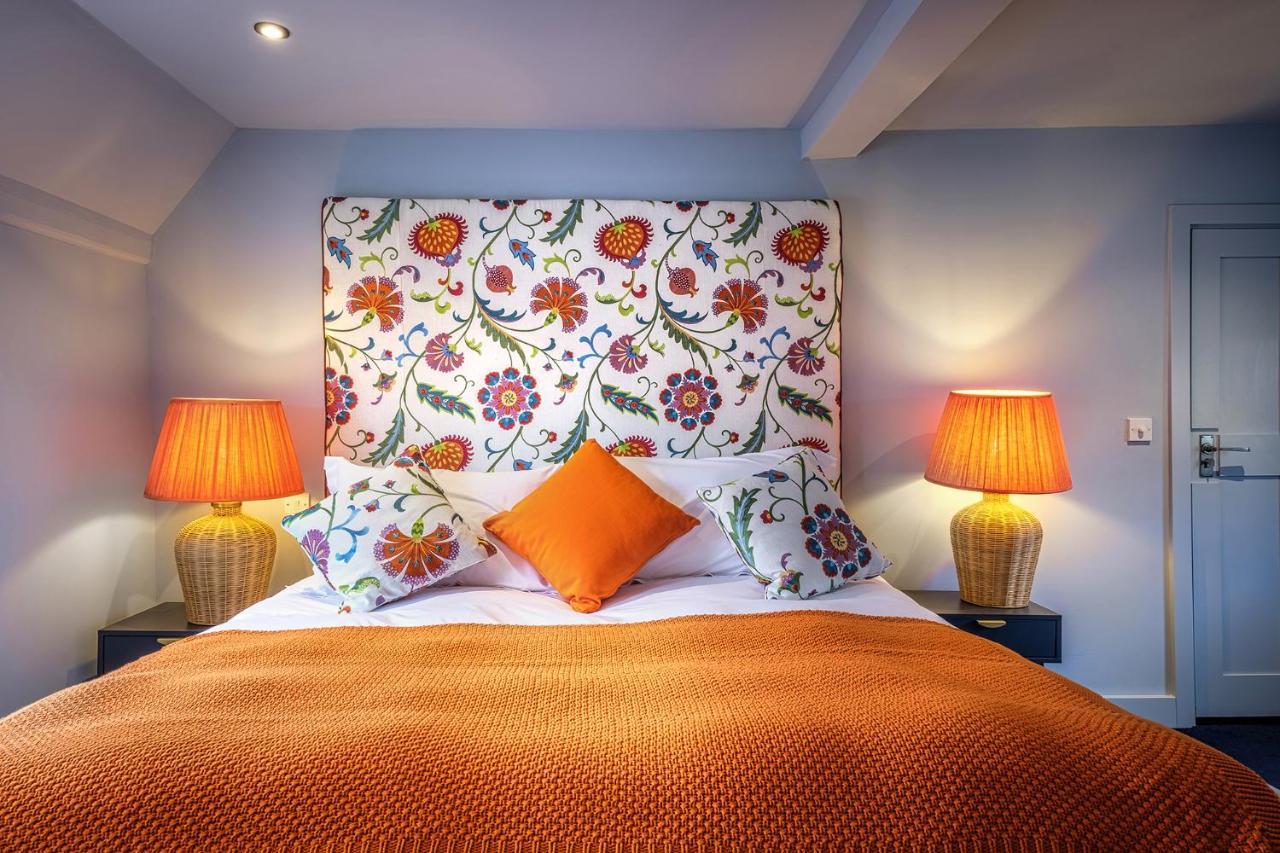 Отель The Carpenters Arms Great Wilbraham Экстерьер фото