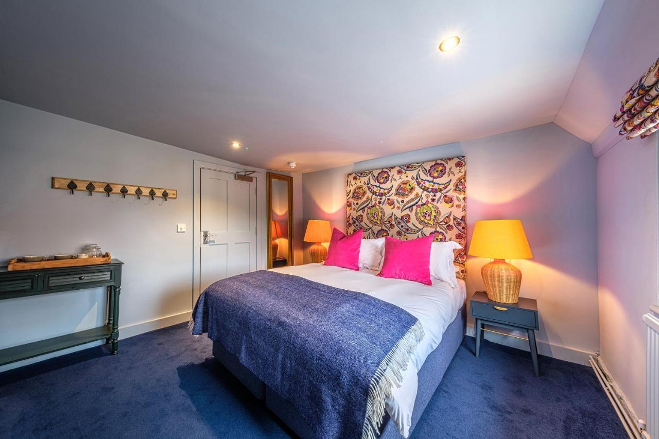 Отель The Carpenters Arms Great Wilbraham Экстерьер фото